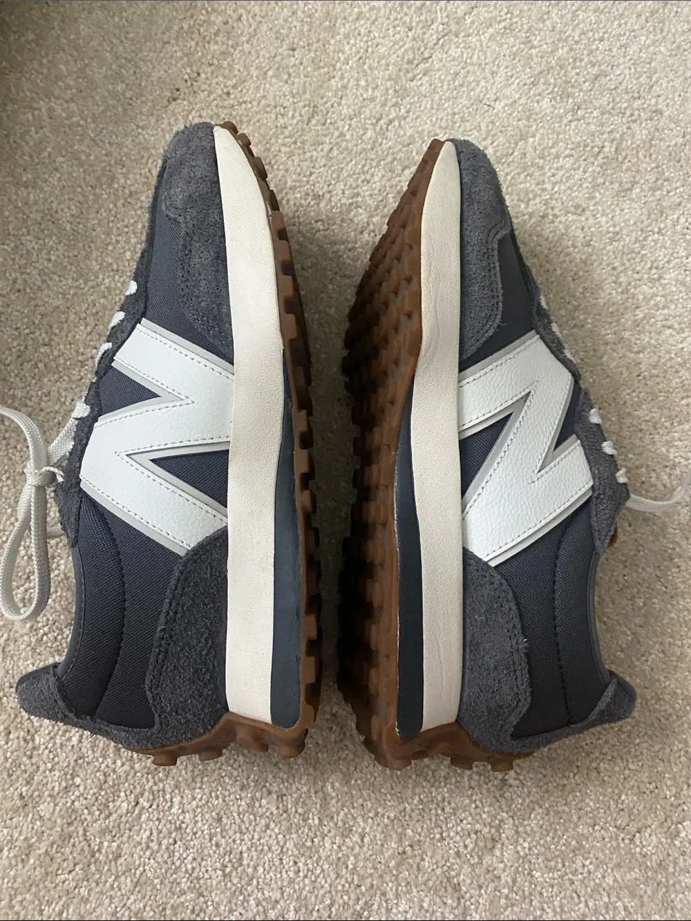New Balance Women’s 527 Gray Suede & Mesh Sneakers with White Logo - Picture 11 of 12
